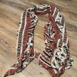Geometric lightweight scarf